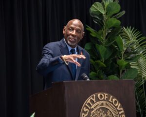 Geoffrey Canada speaking at a podium