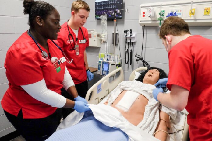 UofL nursing students work in the simulation lab.